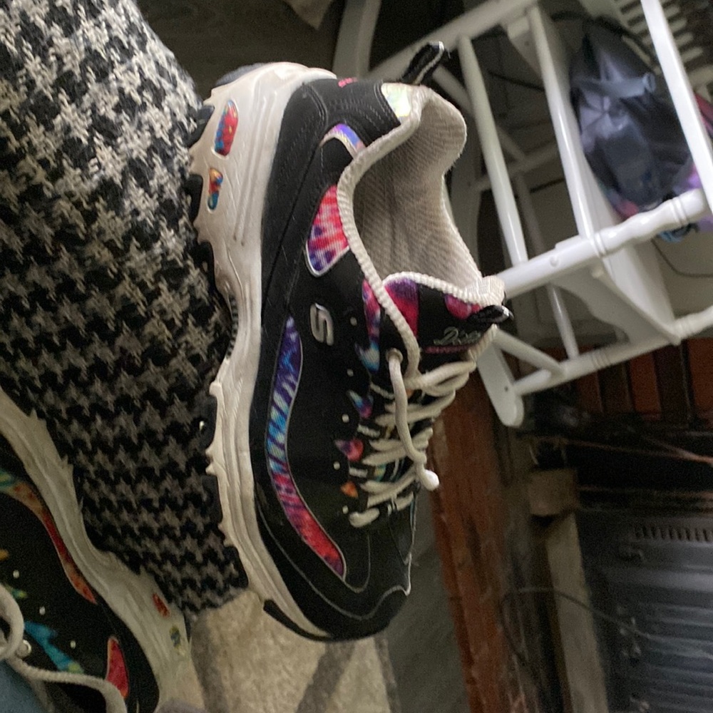 Womens DeLite Sketchers size 7 and 1/2.